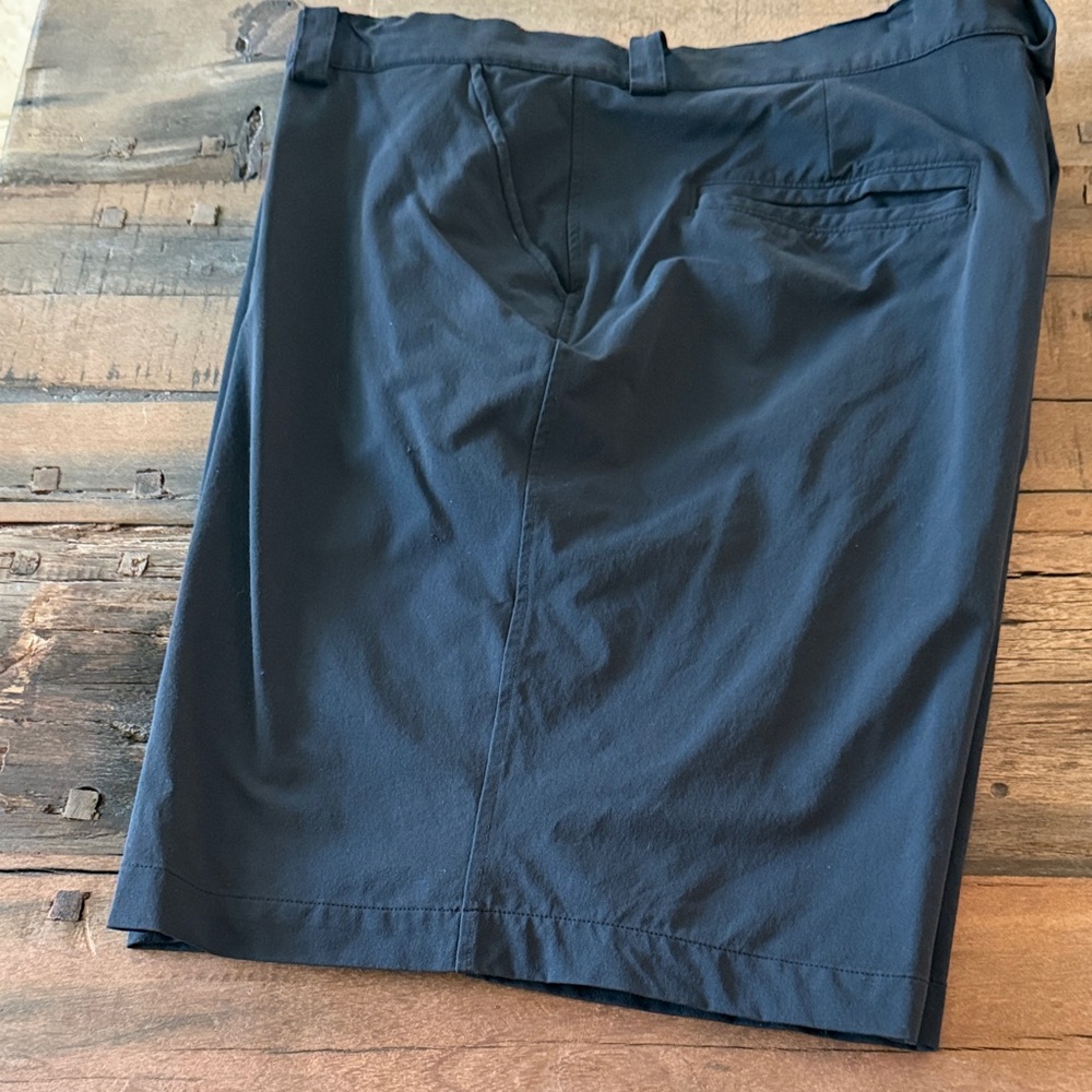 EUC Under Armour Men’s Performance shorts size 42R